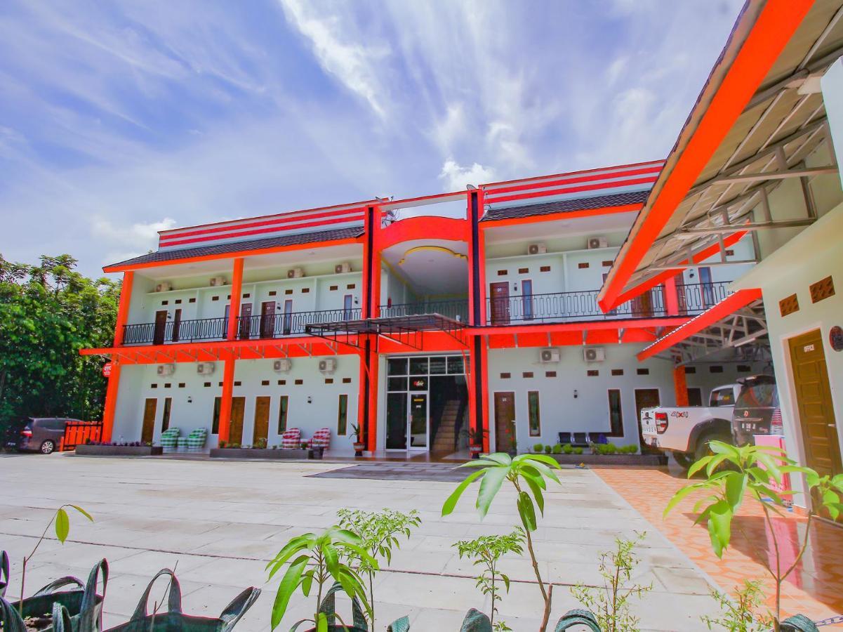 Oyo 90063 Silver Homestay Syariah Perabumulih Exteriér fotografie