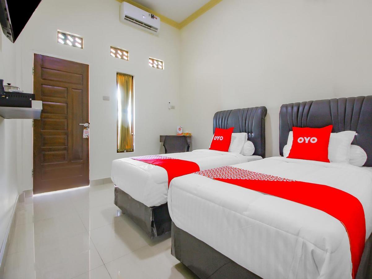Oyo 90063 Silver Homestay Syariah Perabumulih Exteriér fotografie