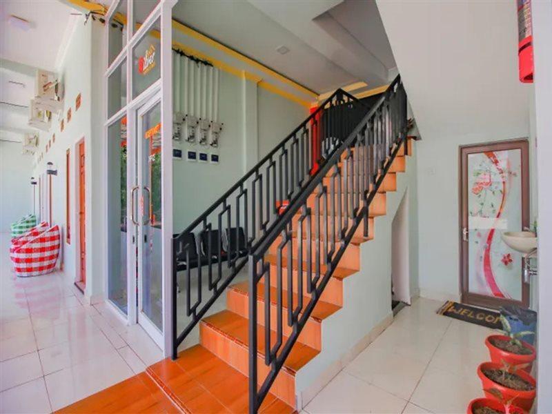 Oyo 90063 Silver Homestay Syariah Perabumulih Exteriér fotografie
