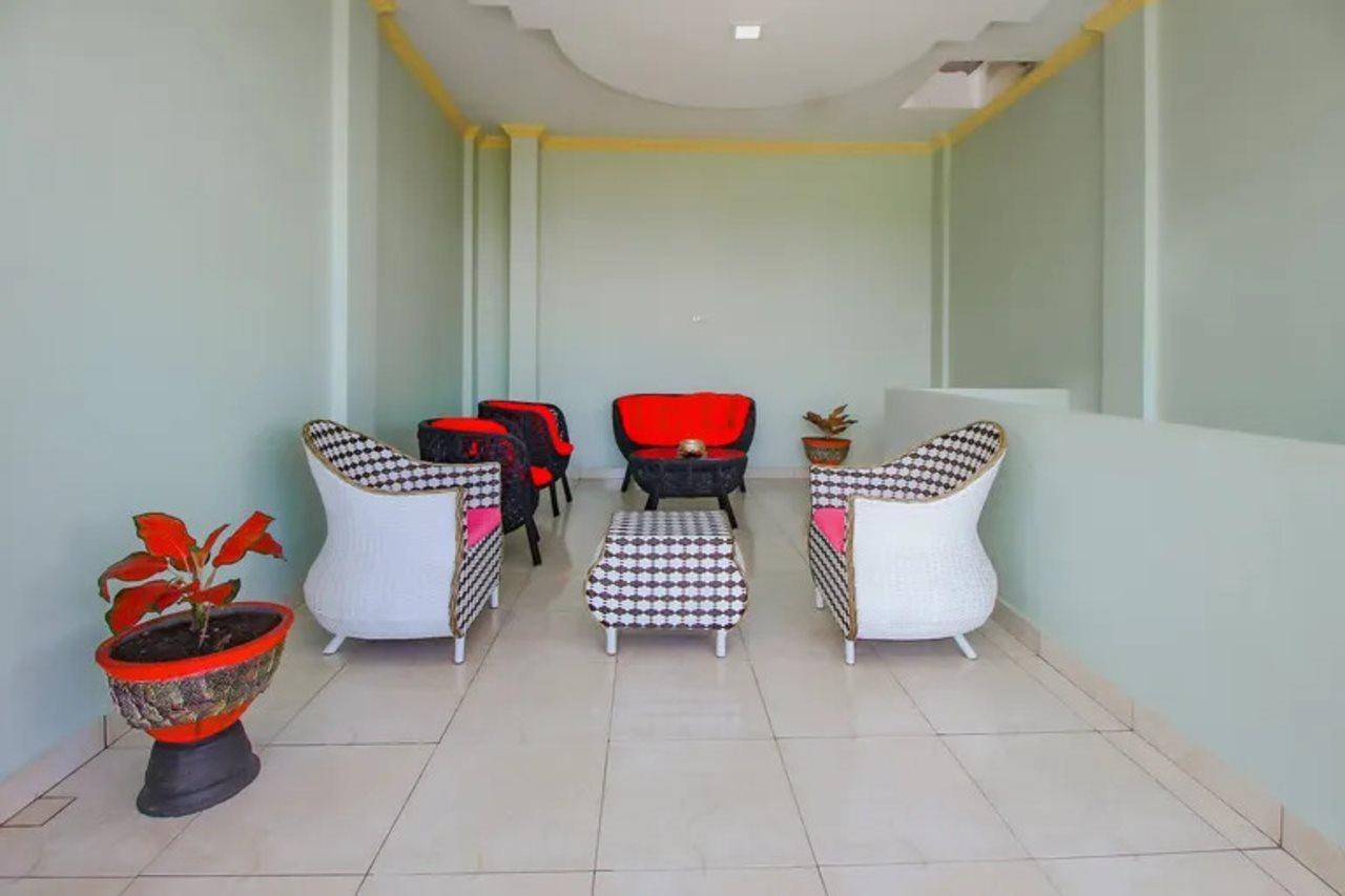 Oyo 90063 Silver Homestay Syariah Perabumulih Exteriér fotografie